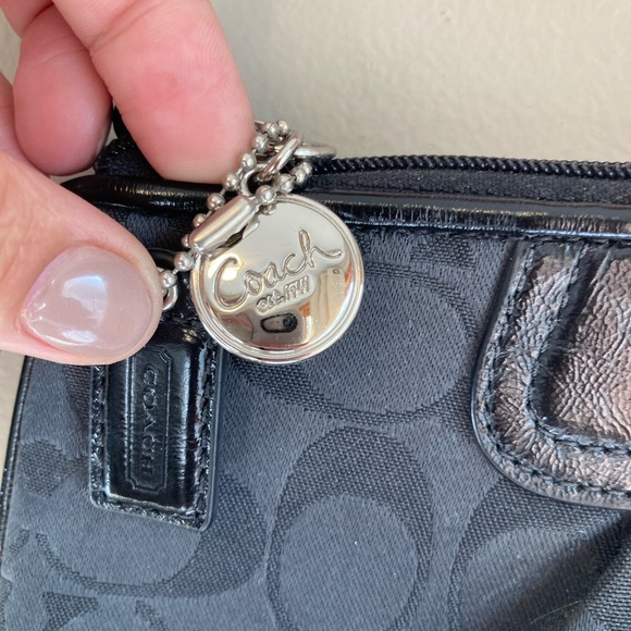 Coach clutch/wristlet - Picture 2 of 3